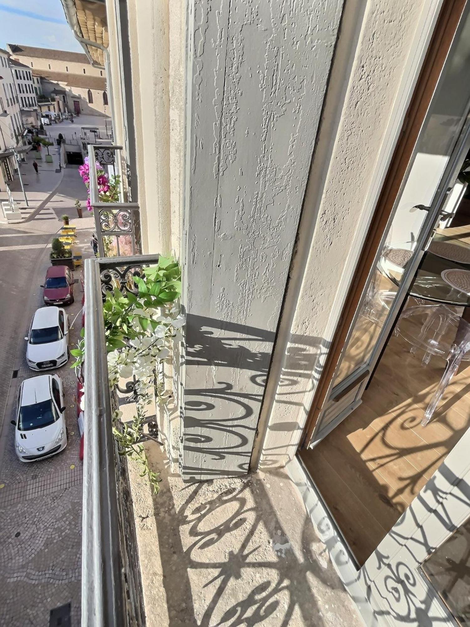 Apartment De Charme Avec Balcon Au Pied Des Commerces *